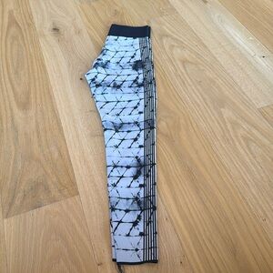 ultracor leggings in size medium